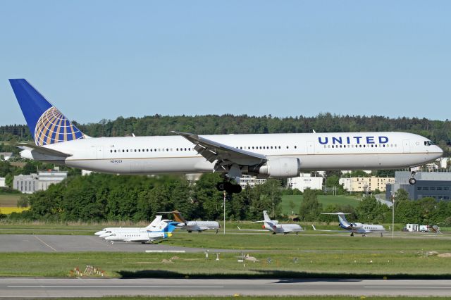 BOEING 767-400 (N59053)