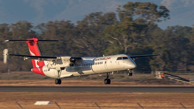 de Havilland Dash 8-400 (VH-LQL)