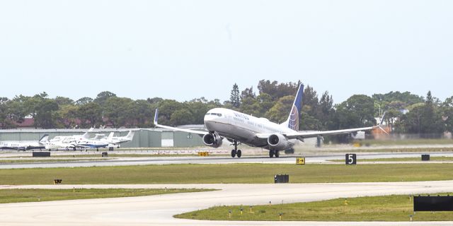 Boeing 737-900 (N65832) - Lifting off the tarmac at KSRQ on Easter Sunday 2016.br /Get a copy of this image from NotableImages.US