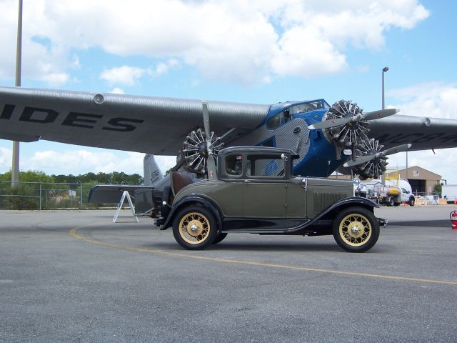 Ford Tri-Motor (N8407)