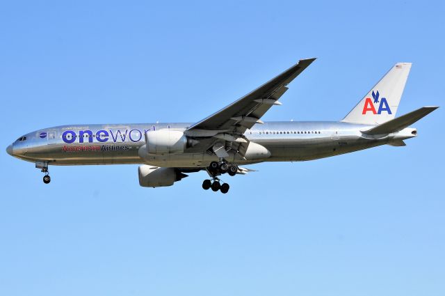 Boeing 777-200 (N791AN)