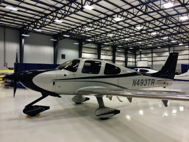 Cirrus SR-22 (N493TR)