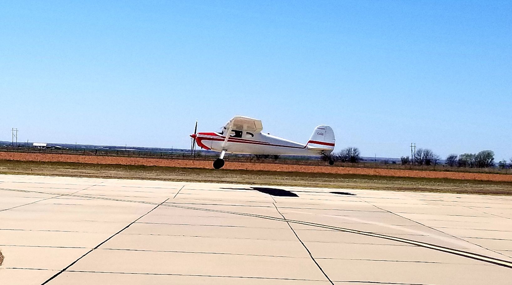 Cessna 140 (N9484A) - Landing at KAXS