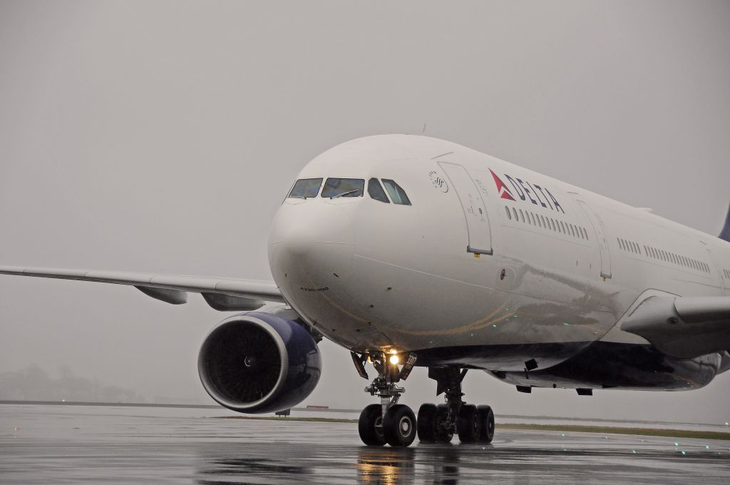 Airbus A330-300 (N817NW) - Airbus A330-300 DELTA Airlines Big Jets