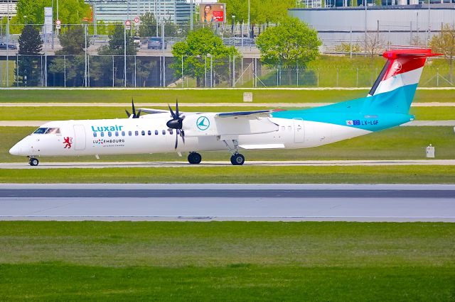 de Havilland Dash 8-400 (LX-LGF)