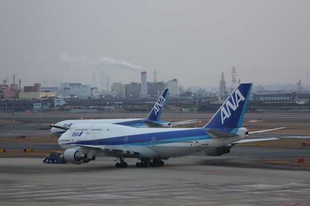 Boeing 747-400 (JA8961)