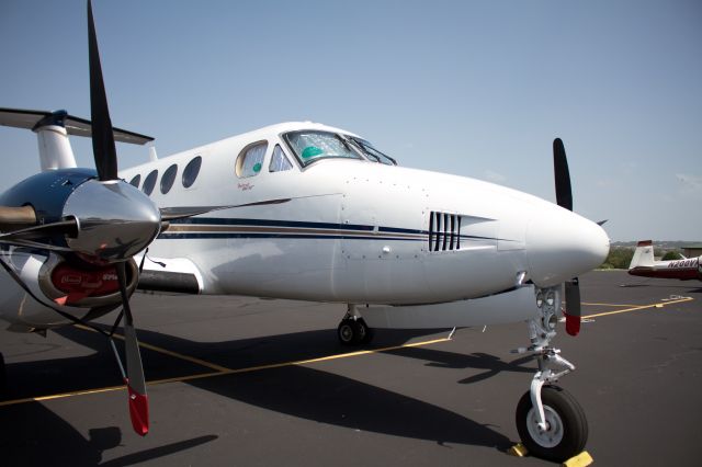 Beechcraft Super King Air 200 (N123ML)