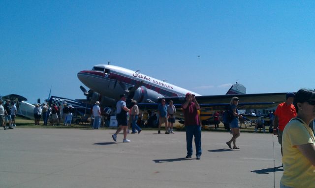 Douglas DC-3 —