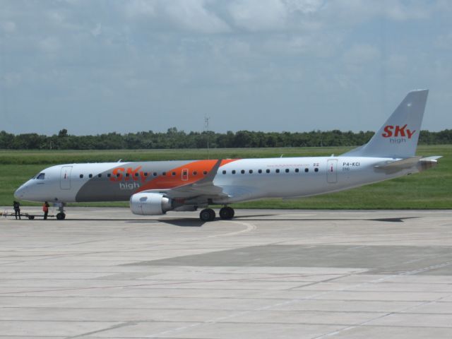 Embraer ERJ-190 (P4-KCI)