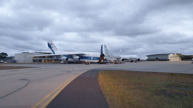 Antonov An-12 (15407B)