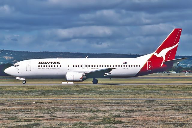 BELL-AGUSTA AB-139 (VH-TJF) - QANTAS - BOEING 737-476 - REG : VH-TJF (CN 24431/1863 - ADELAIDE INTERNATIONAL AIRPORT SA. AUSTRALIA - YPAD (12/8/1996)