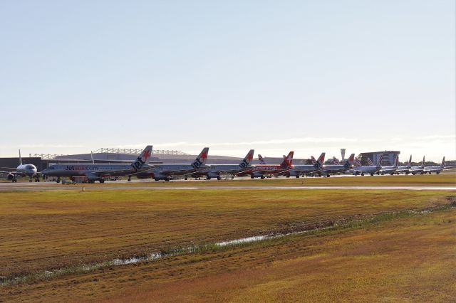 Airbus A320 (VH-VDE) - Jetstar  A320's and Virgin 737's parked at Brisbane 