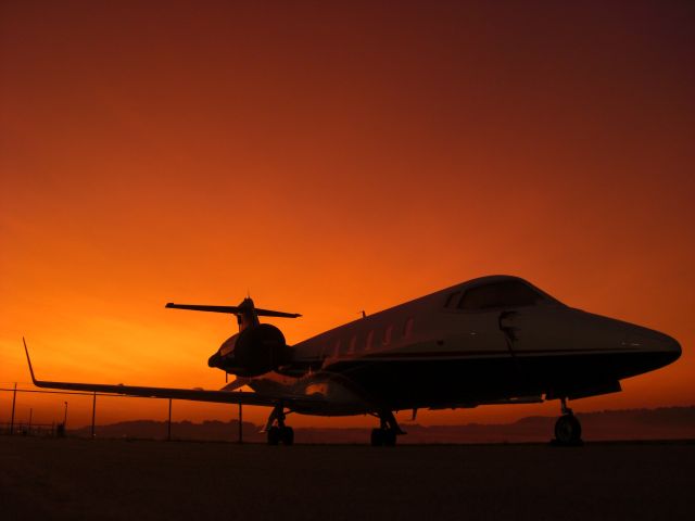 Learjet 60 (N808SK)