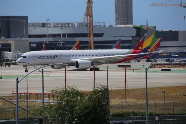 Airbus A350-900 (HL8079)