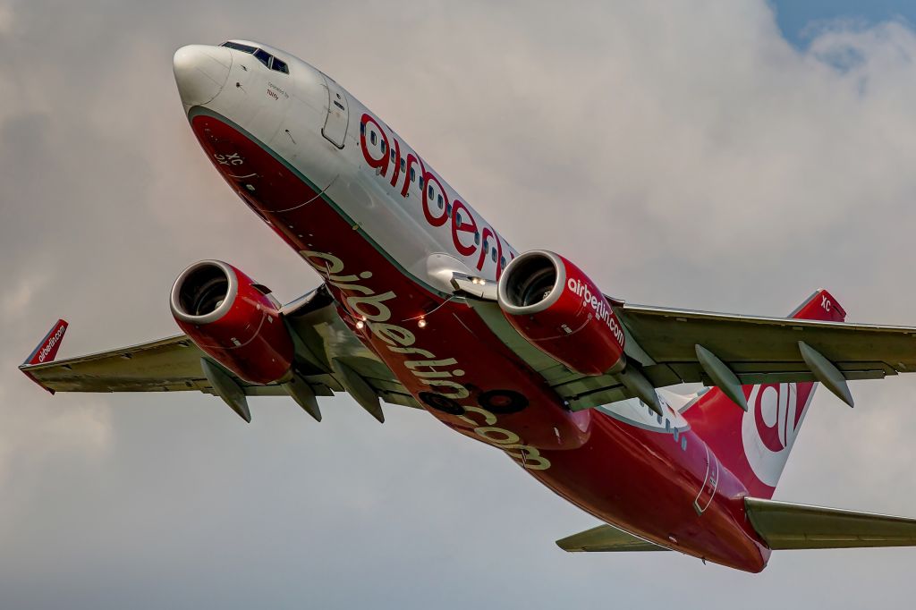 Boeing 737-700 (D-AHXC)