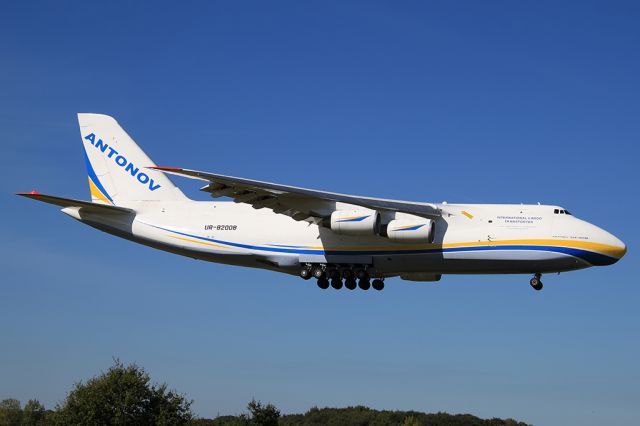 Antonov An-124 Ruslan (UR-82008)