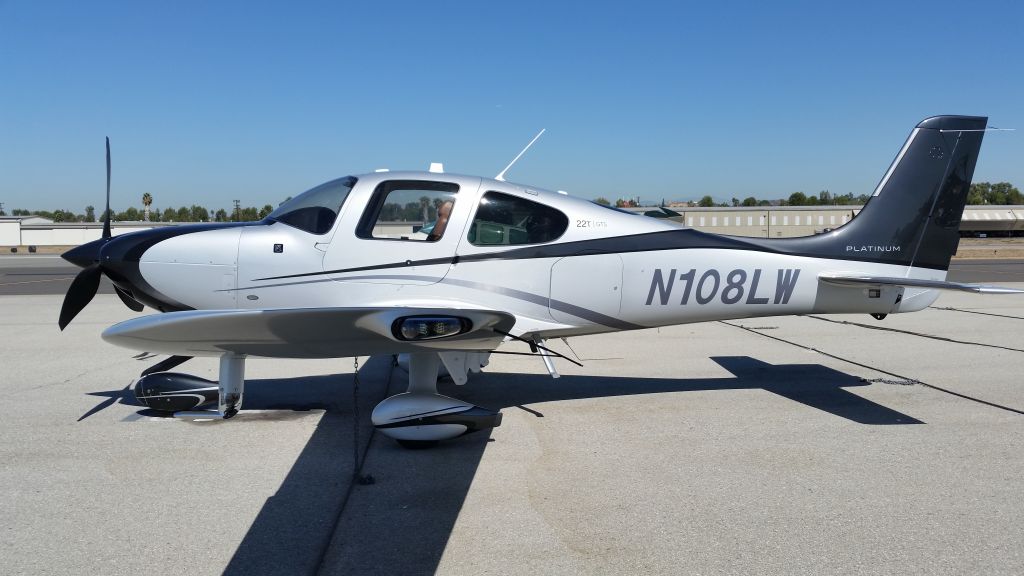 Cirrus SR-22 (N108LW) - PLATINUM EDITION