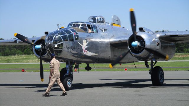 North American TB-25 Mitchell (N27493) - B-25 "Miss Mitchell" at the Commemorative Air Force fly-in at Raleigh Executive Jetport (TTA), Sanford, NC 5/14/17