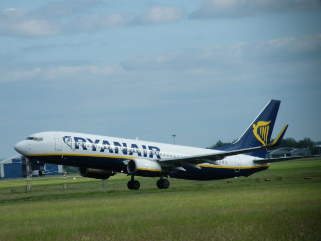 Boeing 737-700 (EI-DCW) - EI DCW B737 EINN 19/06/14