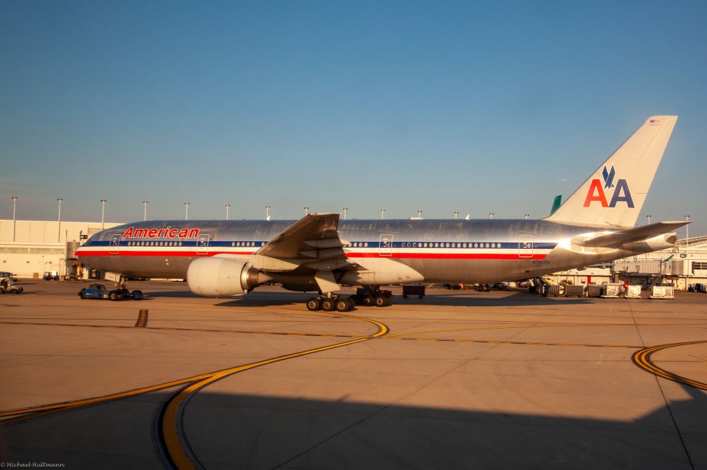 Boeing 777-200 (N785AN) - Picture is from 10-9-2012 where I was on my way home from a trip to Canada