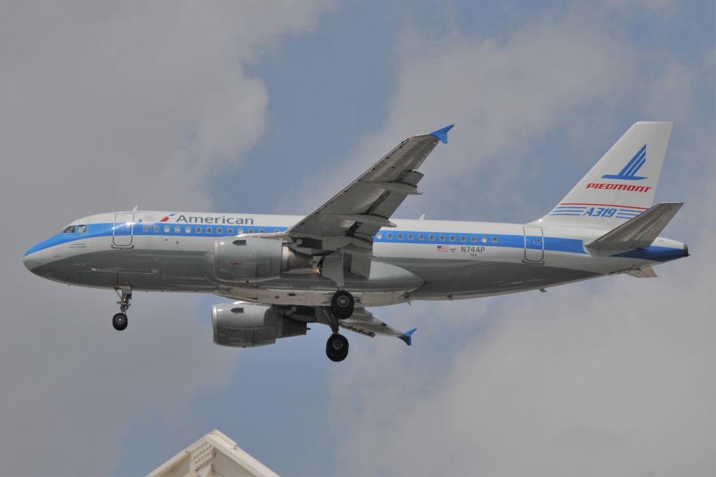 Airbus A319 (N744P) - Arriving IND 23-L 07-12-16