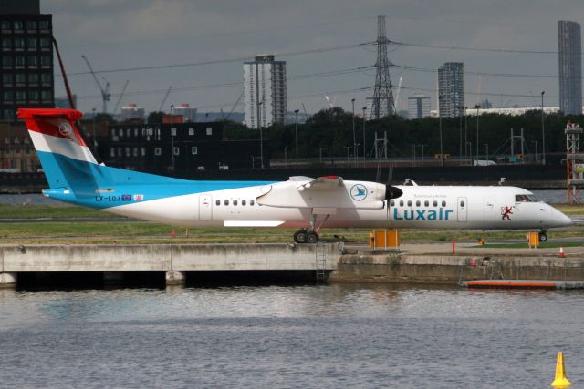 de Havilland Dash 8-400 (LX-LQJ) - Lining up to depart rwy 27 on 21-Aug-18 operating flight LGL4594 to ELLX.