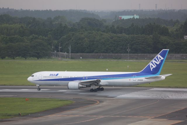 BOEING 767-300 (JA8324)