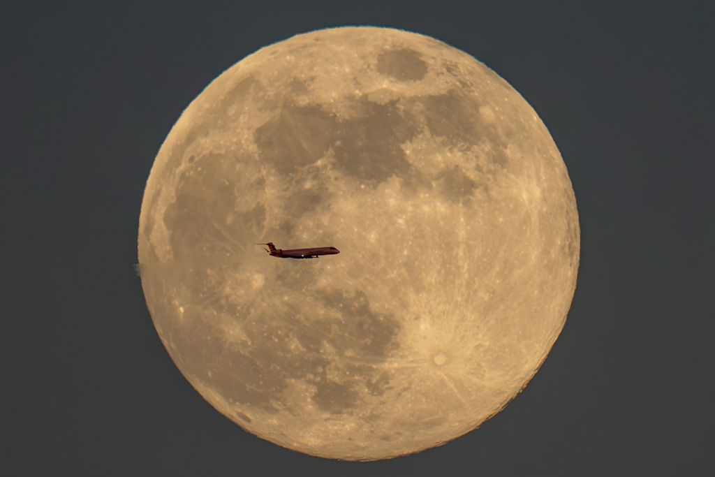 Canadair Regional Jet CRJ-700 —
