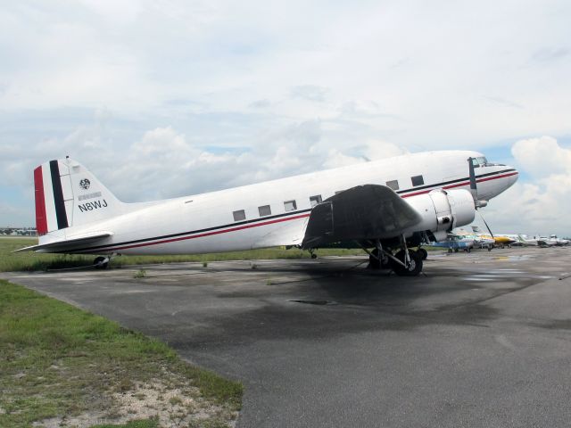 Douglas DC-3 (N8WJ)