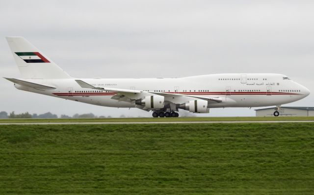 Boeing 747-400 (A6-MMM)