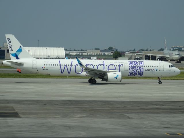 Airbus A321neo (CS-TSG) - Taxiing at CYUL