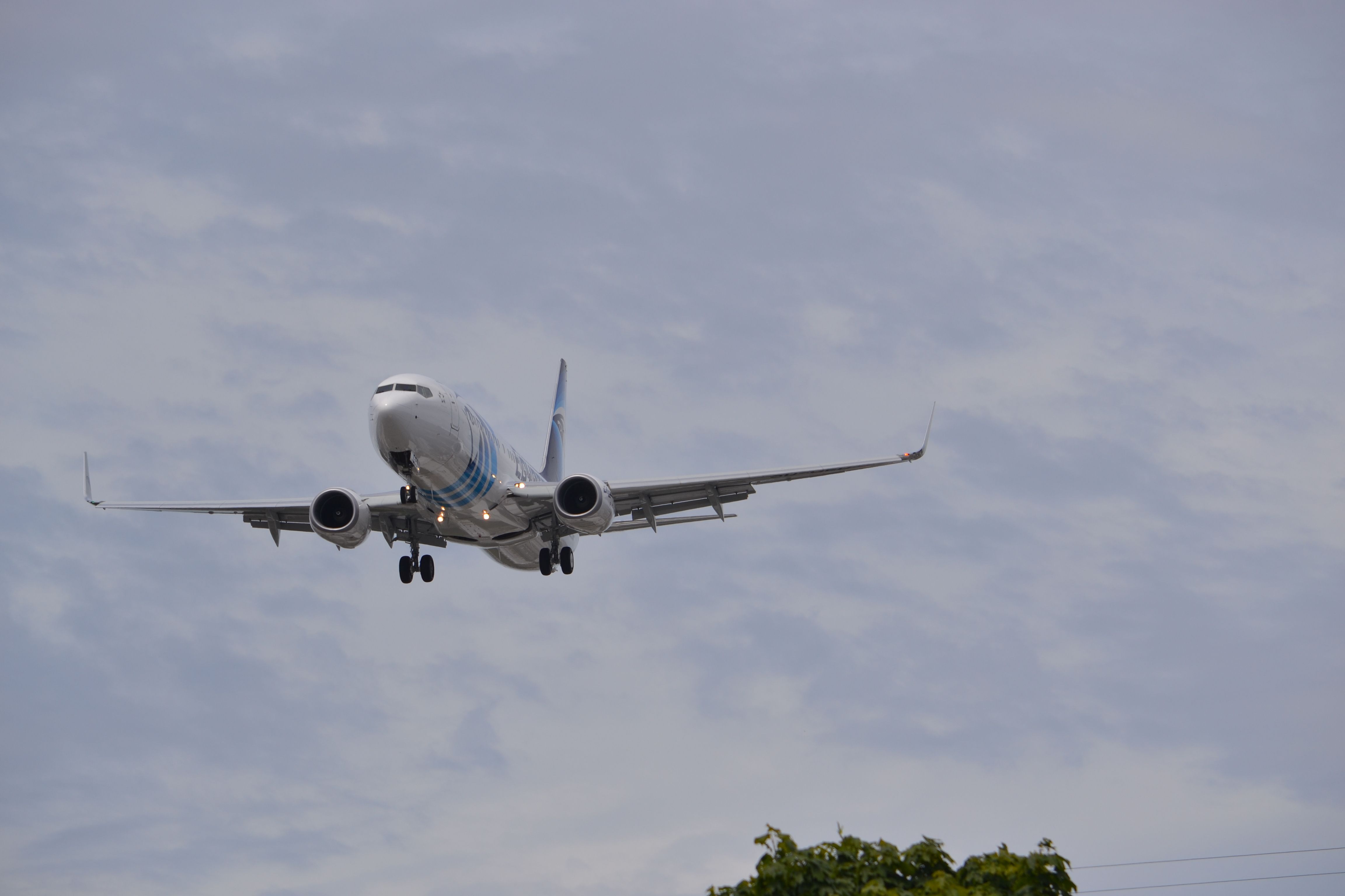 Boeing 737-700 —