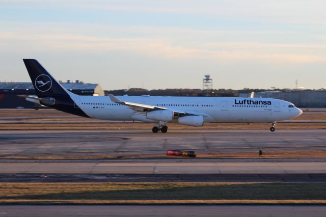 Airbus A340-300 (D-AIGT)