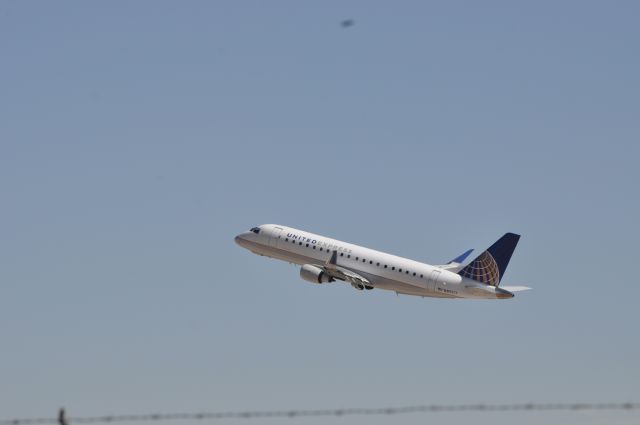 Embraer 170/175 (N89317)