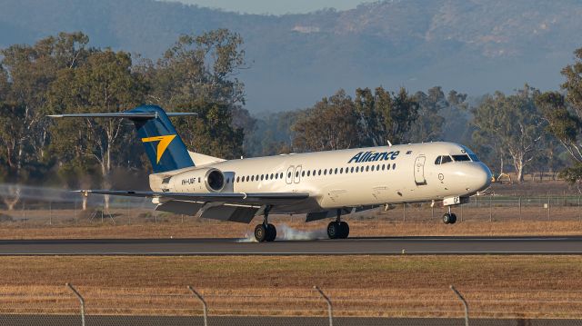 Fokker 100 (VH-UQF)