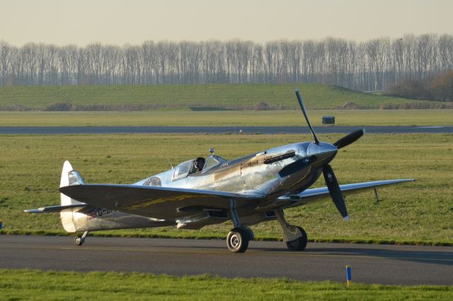 SUPERMARINE Spitfire (G-IRTY)