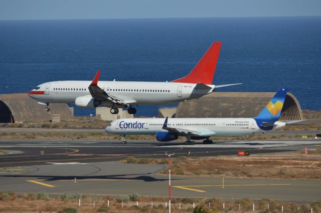 Boeing 737-800 (OM-IEX)