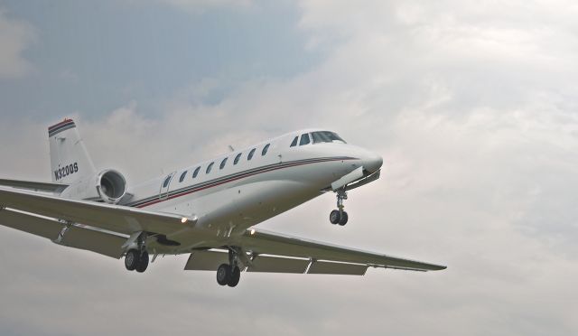 Cessna Citation Sovereign (N320QS) - Landing RWY 19 Cape May County NJ, haze y afternoon