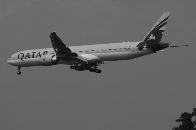 Airbus A330-300 (A7-BAC)