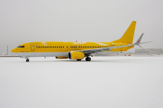 Boeing 737-800 (N758MA)