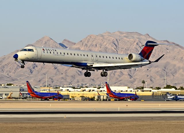 Canadair Regional Jet CRJ-900 (N821SK) - Delta Connection (Skywest Airlines Canadair CL-600-2D24 Regional Jet CRJ-900 N821SK) (cn 15109)  - Las Vegas - McCarran International (LAS / KLAS) USA - Nevada, September 27, 2012 Photo: Tomás Del Coro