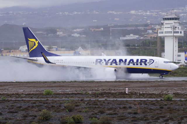 Boeing 737-800 (EI-EBX)