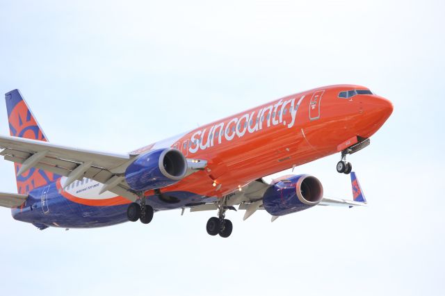 Boeing 737-800 (N848SY)