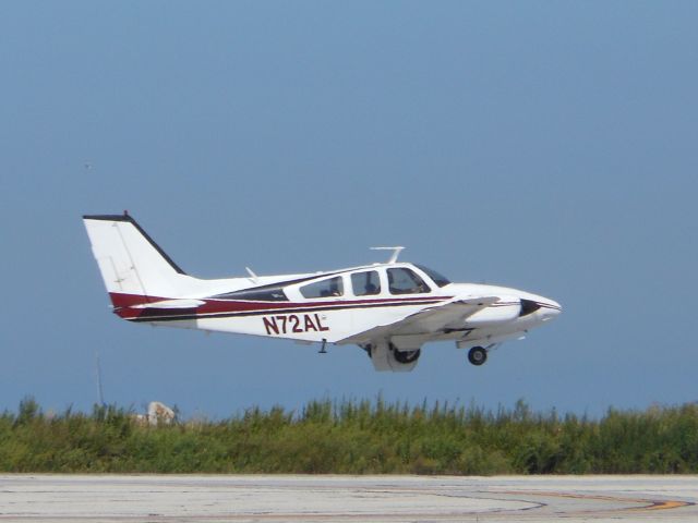 Beechcraft 55 Baron (N72AL)