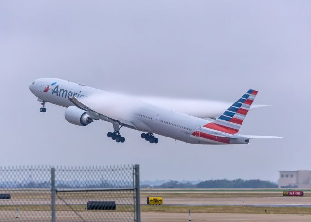 BOEING 777-300ER (N734AR)