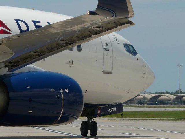 Boeing 737-800 — - A DAL Boeing 737-800 taxis out to runway 12 outbound for Atlanta GA. 