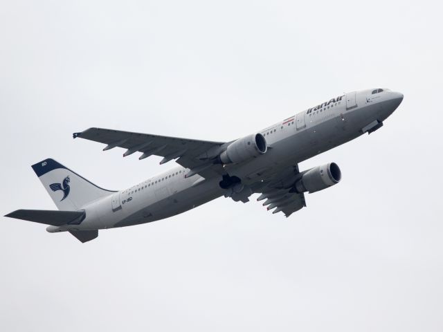 Airbus A310 (EP-IPD) - Take off runway 29 at Vienna, Austria.