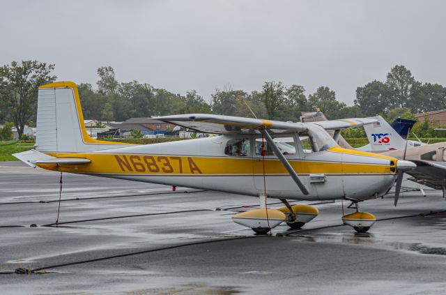 Cessna Skyhawk (N6837A)