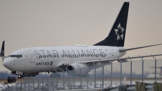 Boeing 737-700 (N13720) - The Star Alliance paint taxiing to the gate after landing at CMH. 