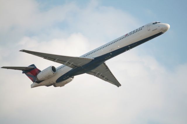 McDonnell Douglas MD-80 (N910DN)